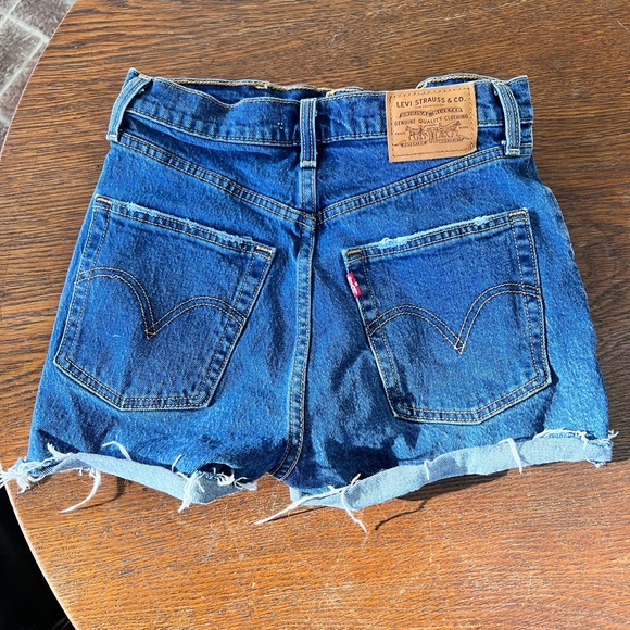 LEVI’S Ribcage Short - Picture 2 of 3